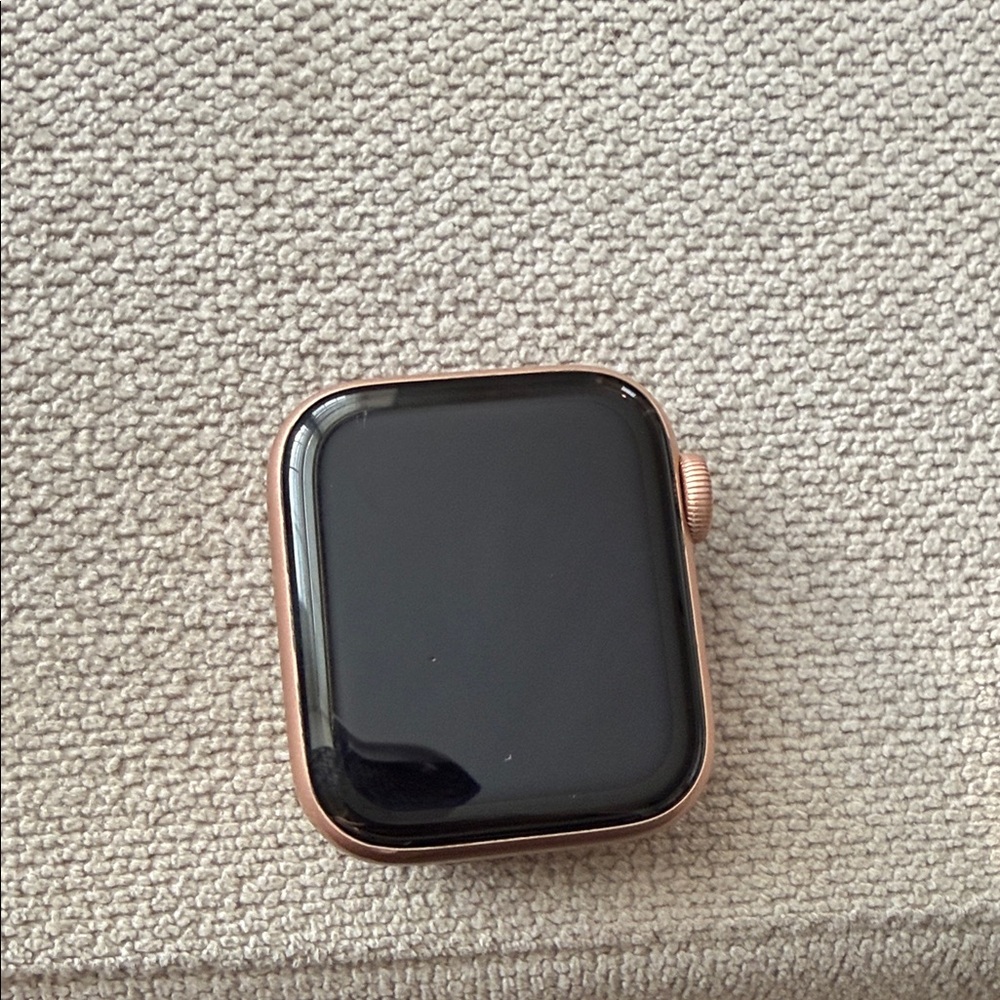 Apple Smartwatch with Black Display and Rose Gold Frame 40mm